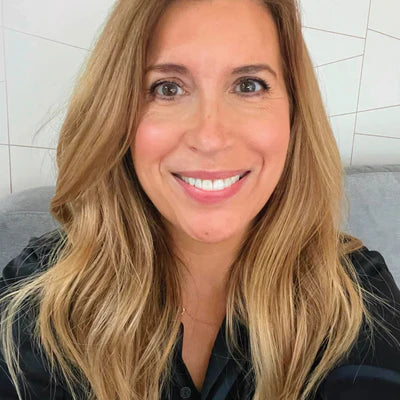 
                                                
                                                    Absoluter_Selfie_Debbie-b.webp
                                                
                                            